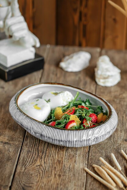 Kuchnia domowa z talerzem jedzenia